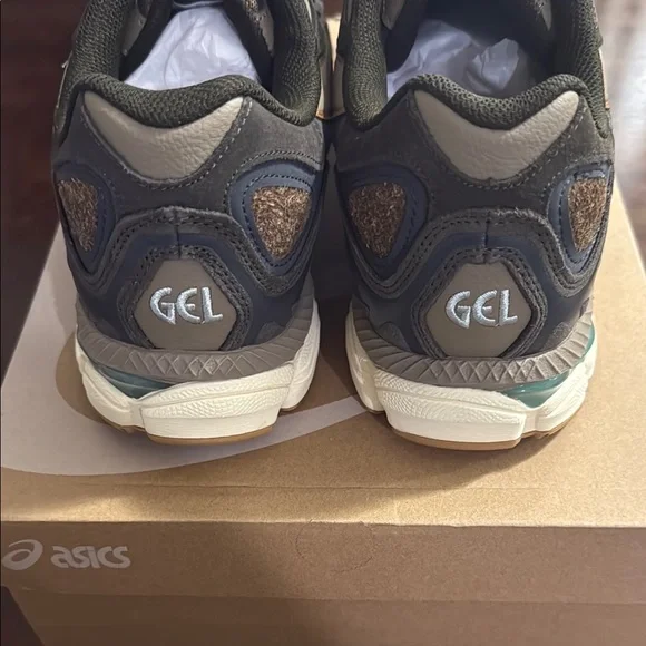 Men’s ASICS Earthy Tone Sneakers - Picture 4 of 7